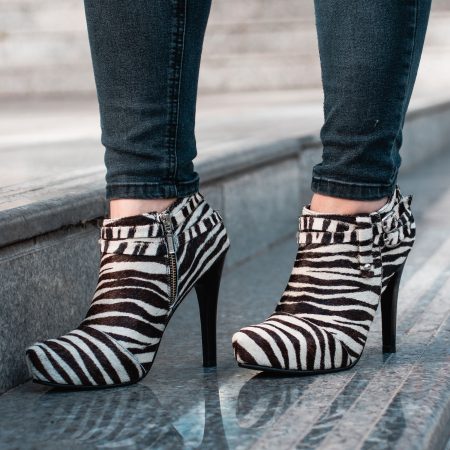 Botín Natalia Color Animal Print Cebra Con Pelos