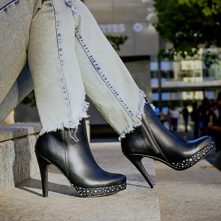 Botín Valeria Color Negro Liso/Pitón Blanconegro